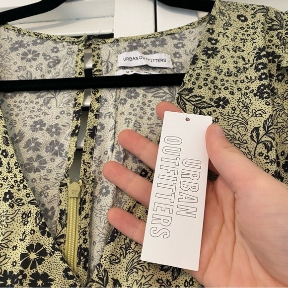 NEW Urban Outfitters size medium Ditzy Floral Print Tie Back Puff Sleeve Romper - Picture 14 of 14